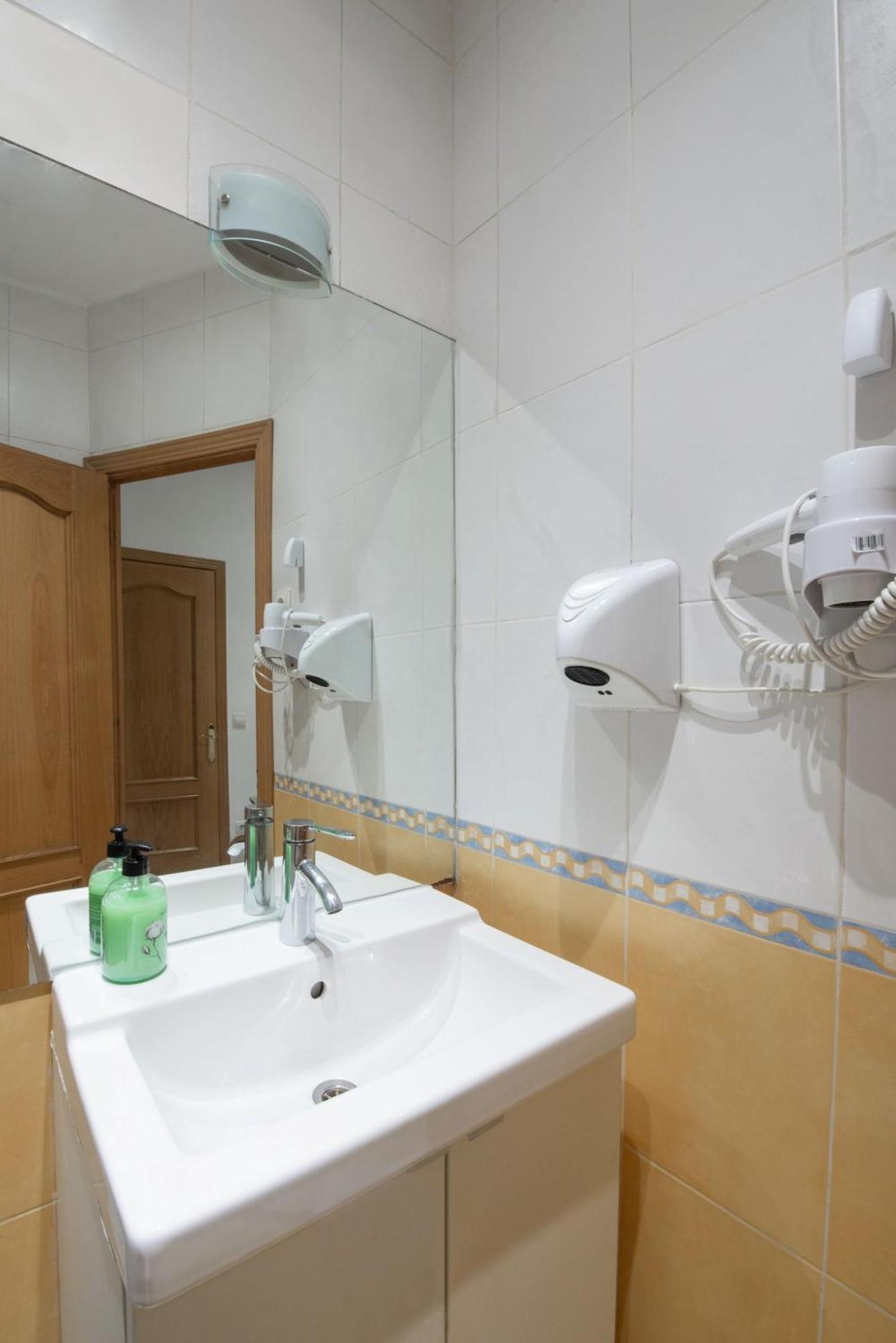 Apartamentos Day Madrid Luna Centro Gran Via Sol Malasana Экстерьер фото